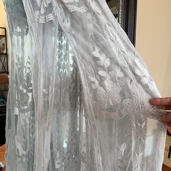 Pink Lily Crossing Paths Lace Maci Grey Romper NWT - Picture 10 of 12